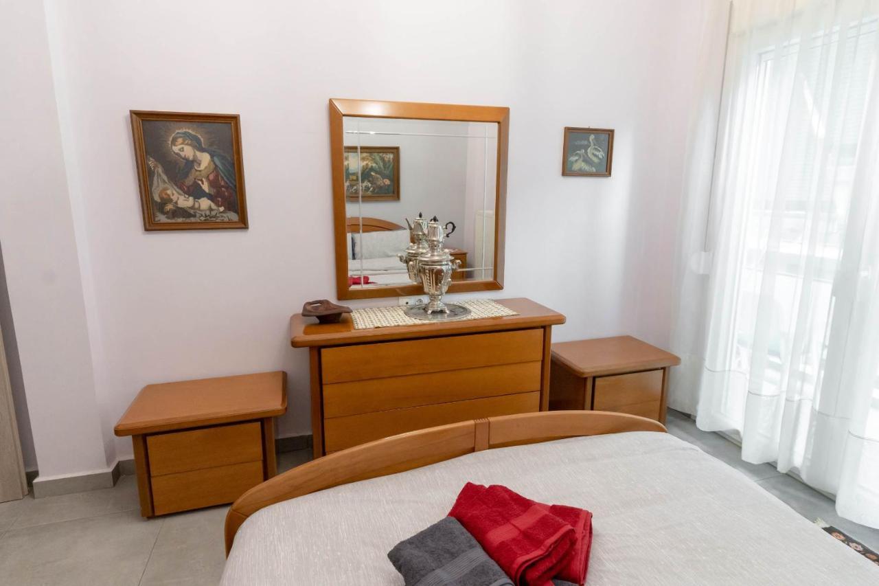 Byt Downtown Flat Larissa Exterior foto
